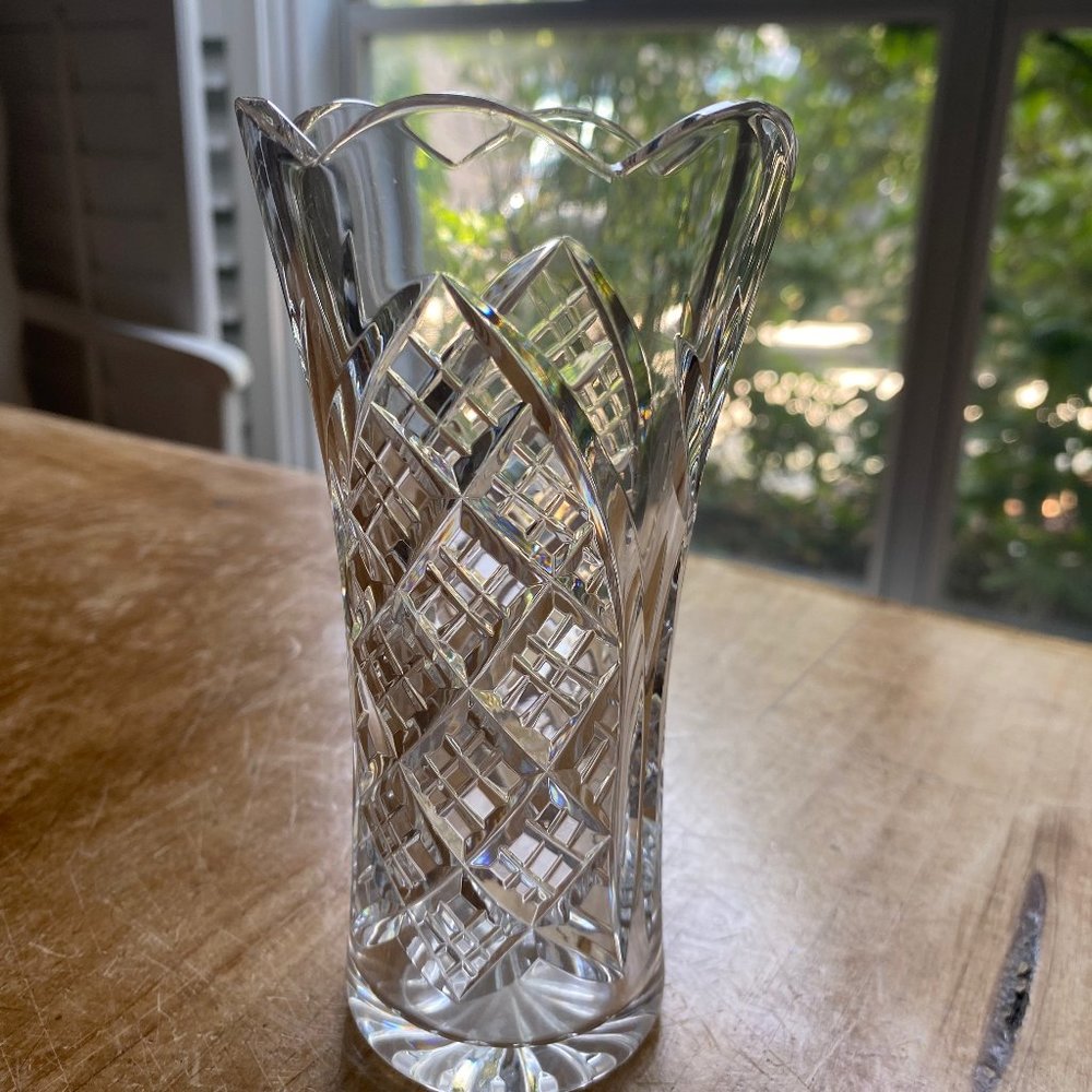 Heritage Irish Crystal Tulip Scalloped 6" vase